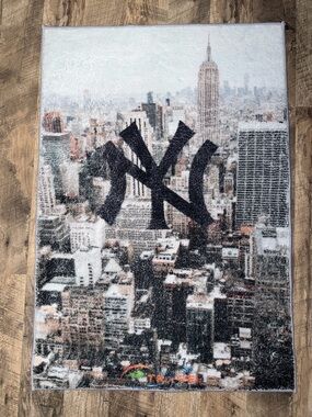 NY Yankees Cityscape Tufted Rug- Black & Neutral